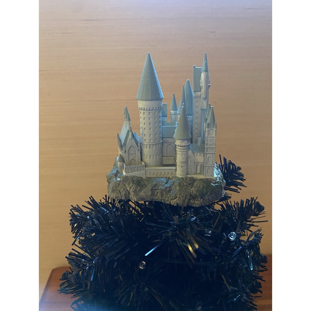 Hallmark 'Magic' Ornament "The Wizarding World of Harry Potter Christmas Tree" - Picture 11 of 14